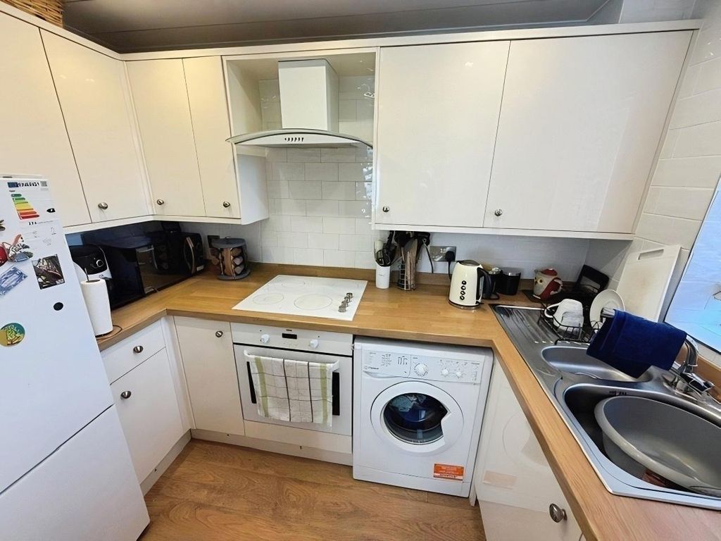 Property photo 3 of 5