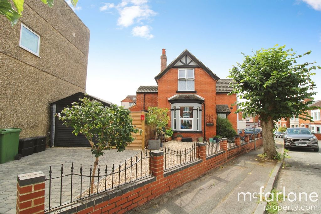 Property photo 1 of 31