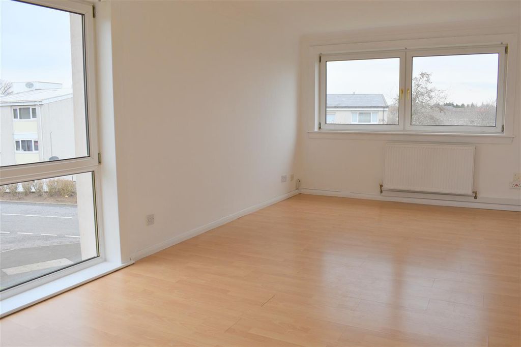 Property photo 3 of 14 Lounge