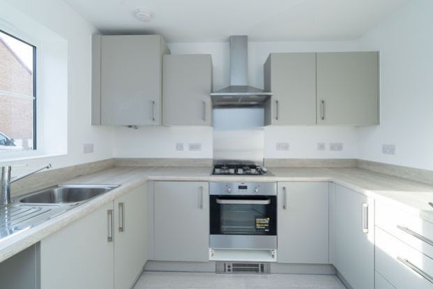 Property photo 3 of 12 Lingfield Kitchen