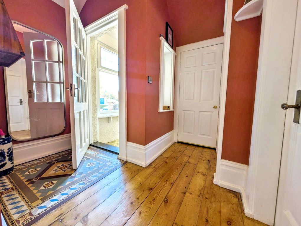 Property photo 3 of 27