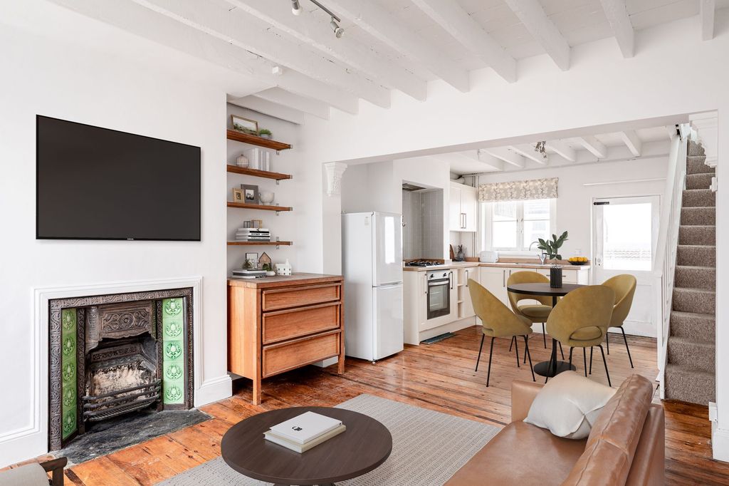 Property photo 2 of 13