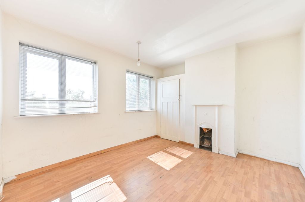 Property photo 3 of 13