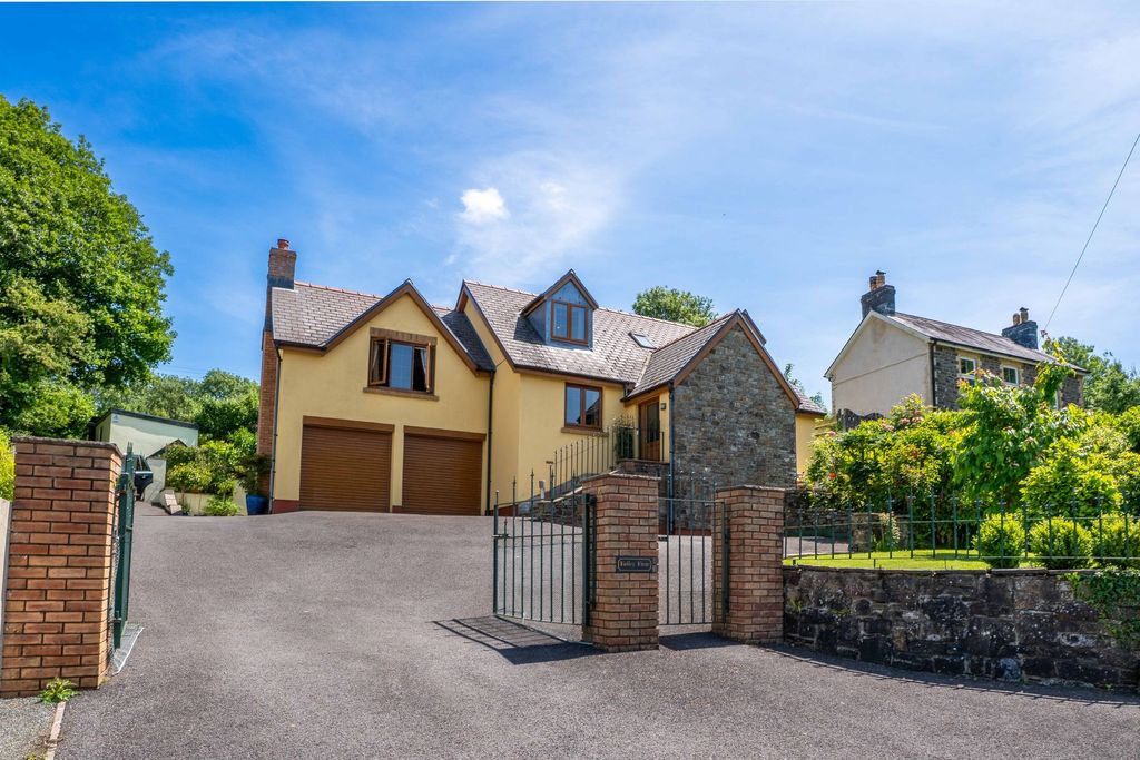 Property photo 3 of 49