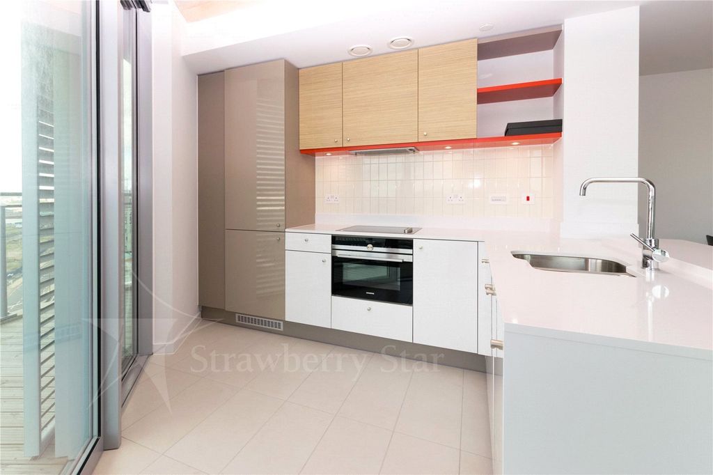Property photo 3 of 11 Kitchen
