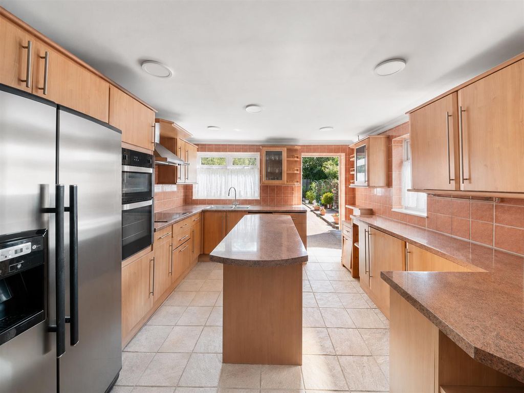 Property photo 3 of 16 25F91Cda-Cecf-4508-8223-Fbea01d40925.Png