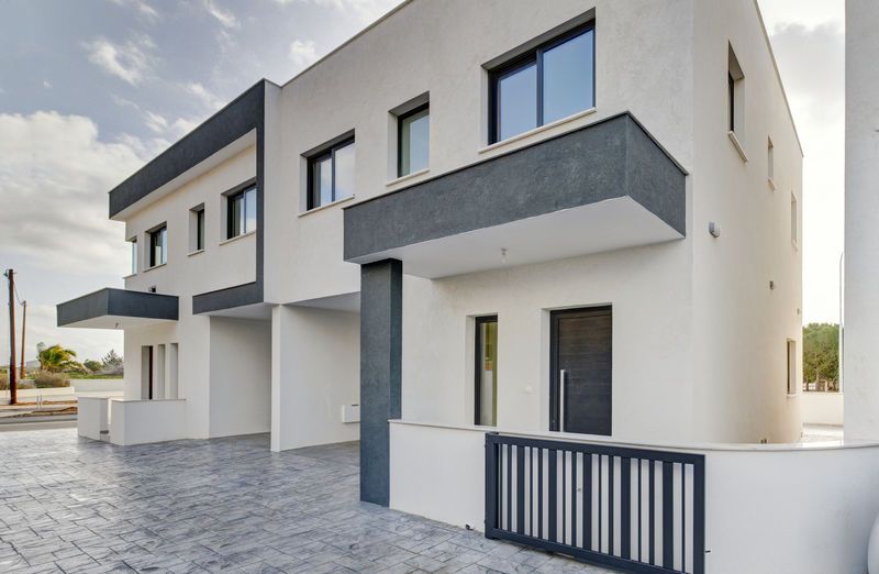 Property photo 1 of 21 Property Front