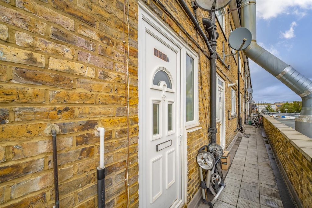 Property photo 2 of 11 Externals1.Jpg