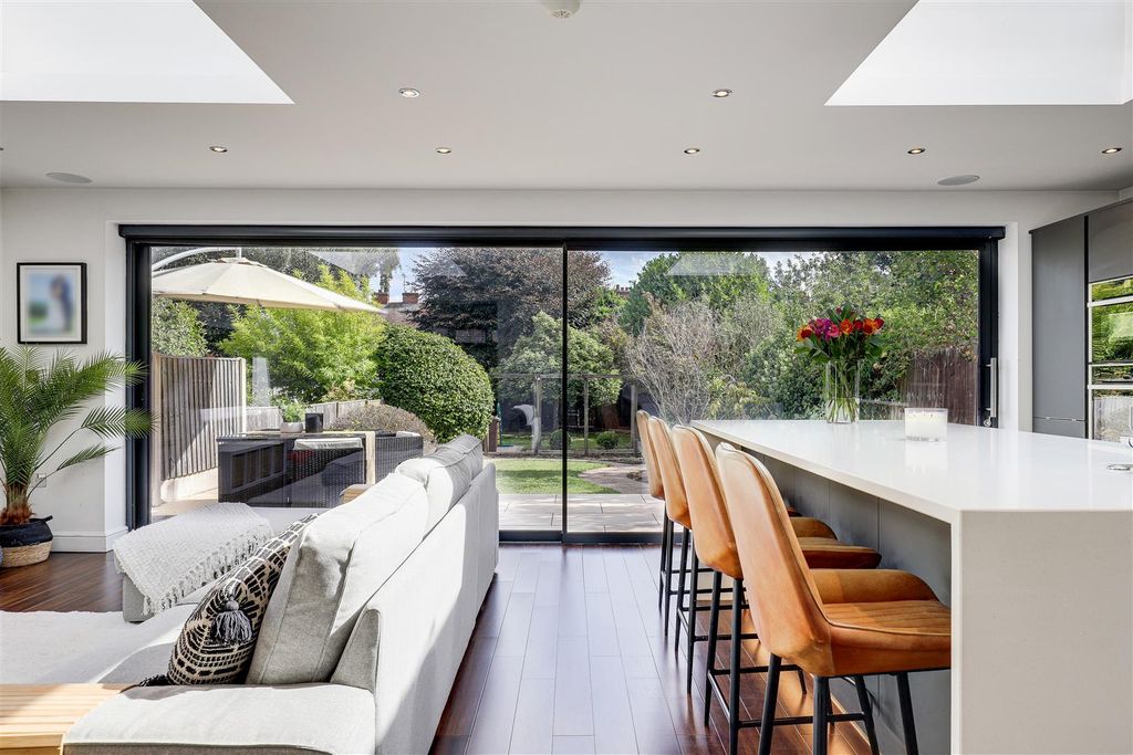 Property photo 2 of 38 10290.Jpg