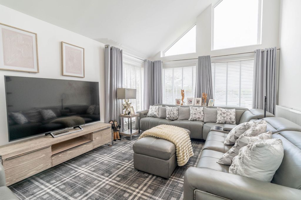 Property photo 1 of 30 Living Room