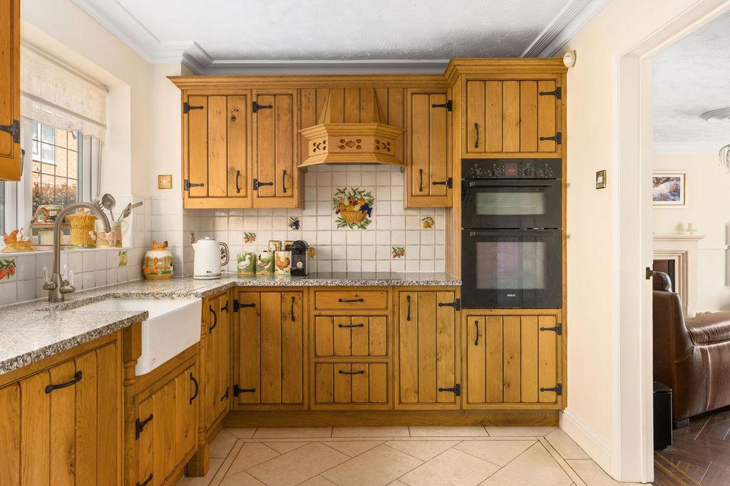 Property photo 2 of 23