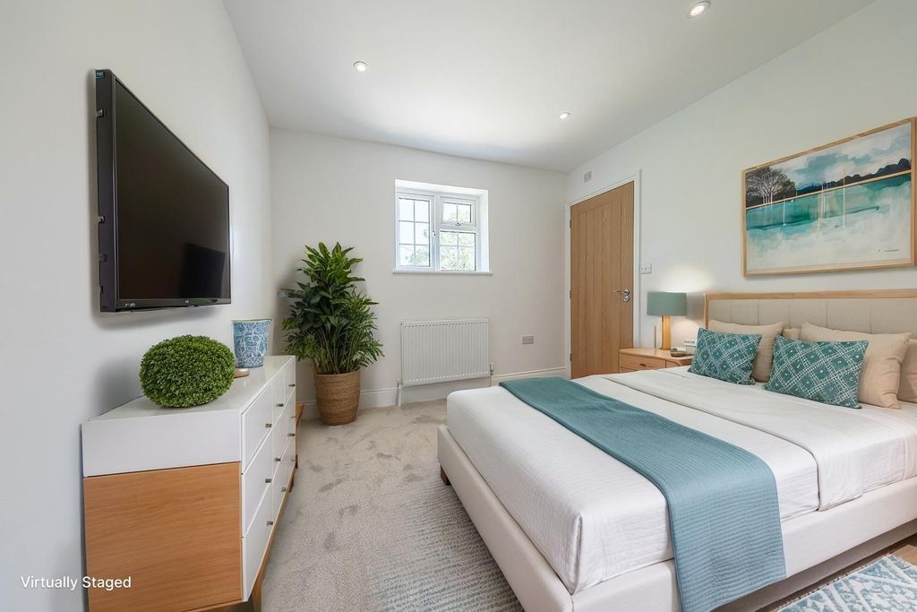 Property photo 3 of 24