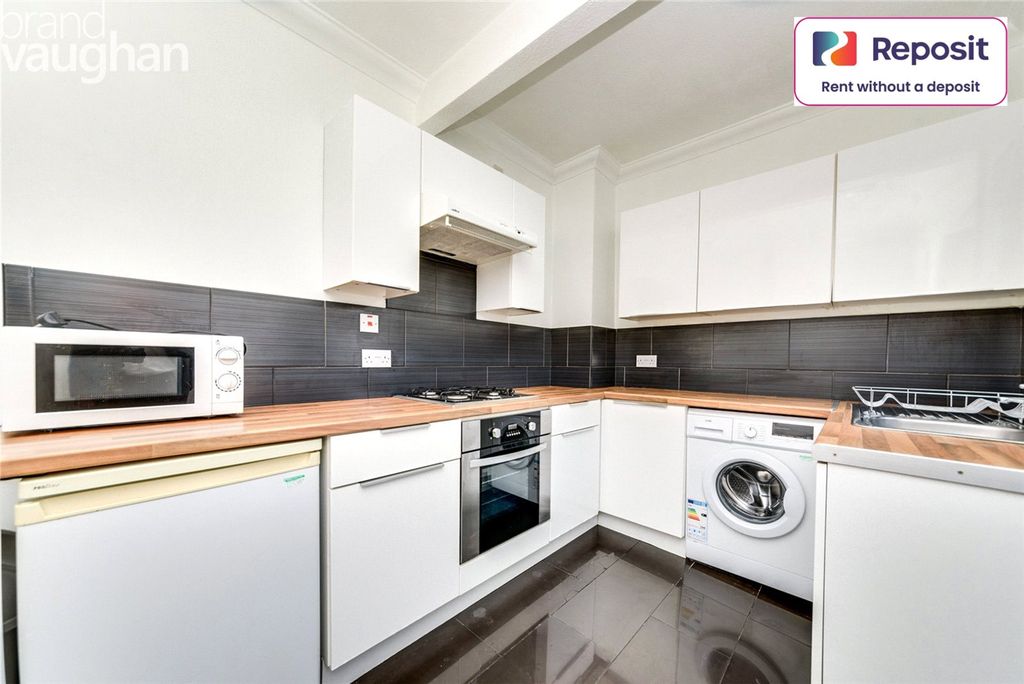 Property photo 2 of 13 Picture No. 15