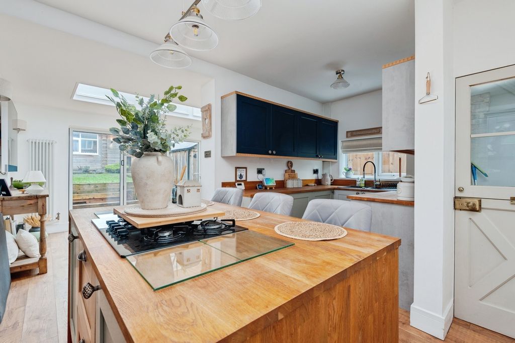 Property photo 2 of 16 Pbox-Img.Jpg