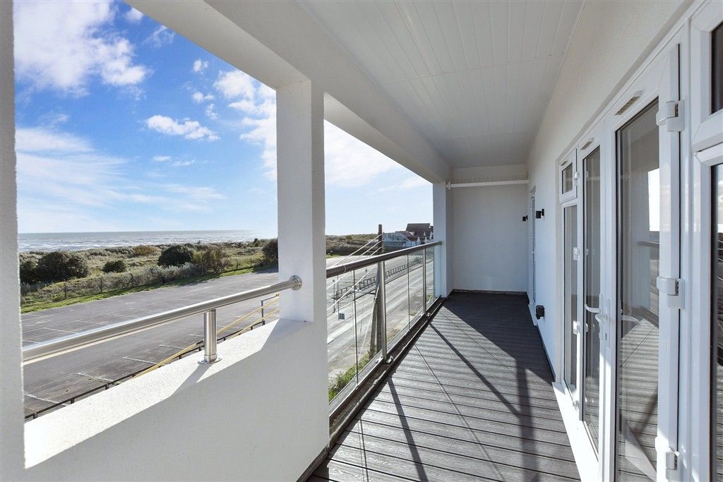 Property photo 1 of 17 Balcony / Terrace