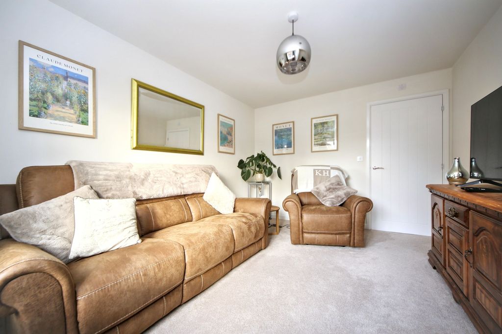 Property photo 2 of 21