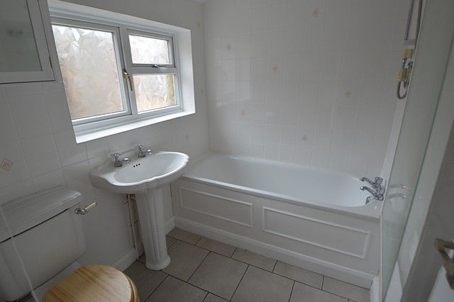 Property photo 2 of 9 Bathroom