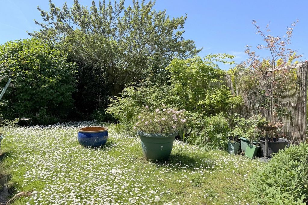 Property photo 2 of 12 Picture No. 19