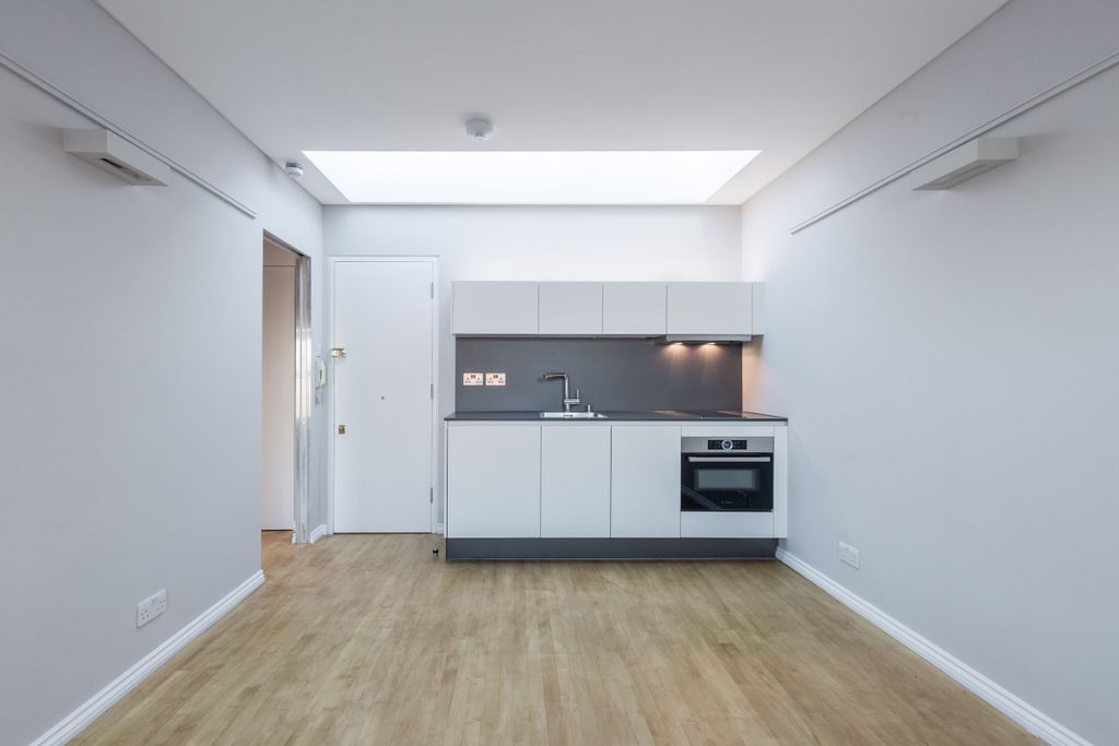 Property photo 2 of 14 Kitchen