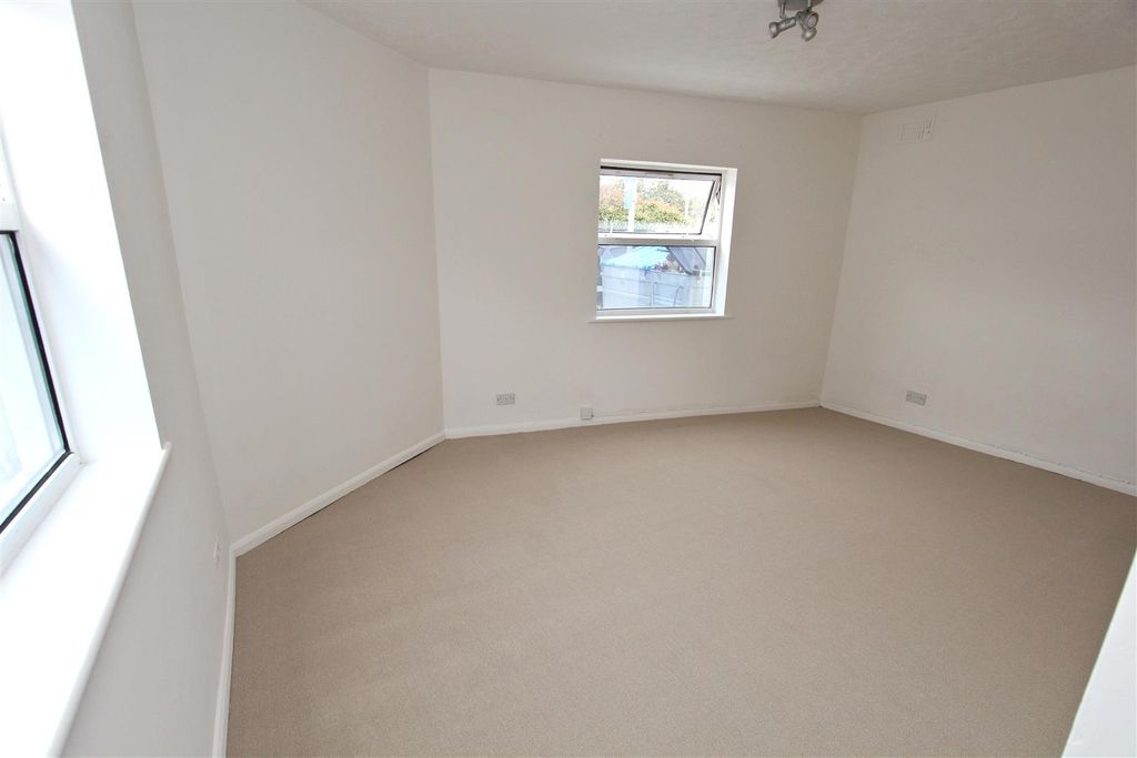 Property photo 3 of 7 Living Area