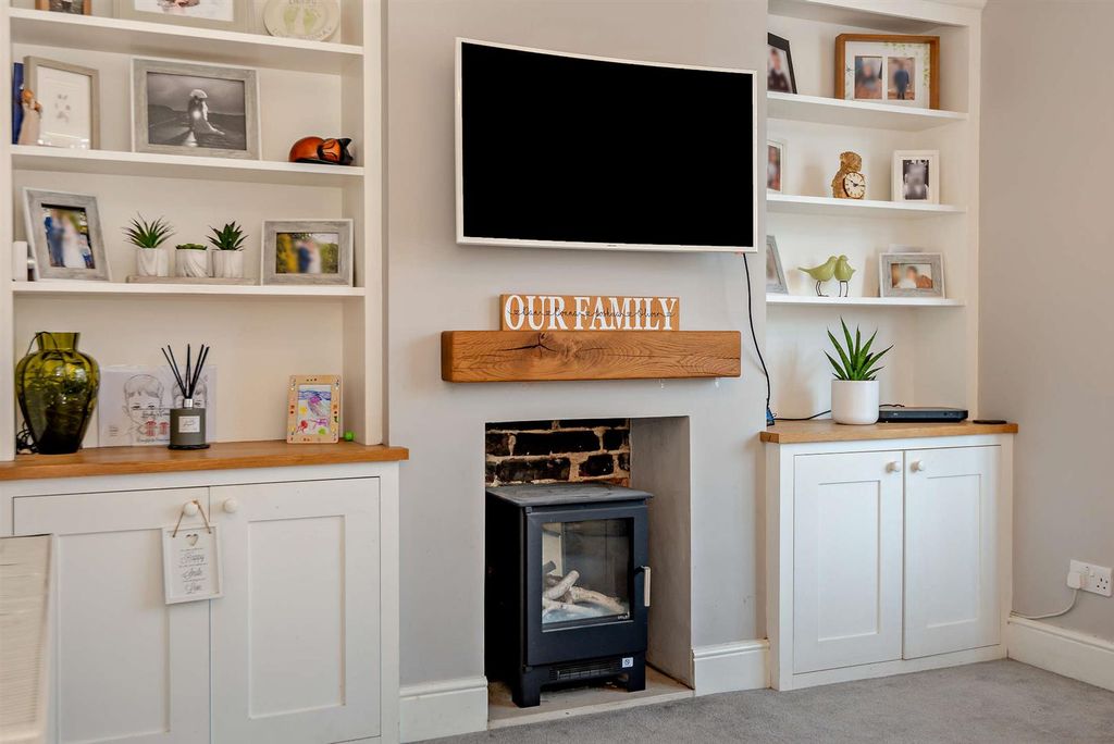 Property photo 3 of 15 8696497-Interior02-800.Jpg