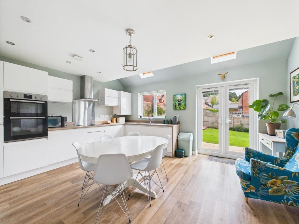 Property photo 2 of 31 Kitchen