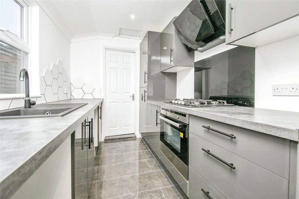 Property photo 2 of 17 Picture No. 02