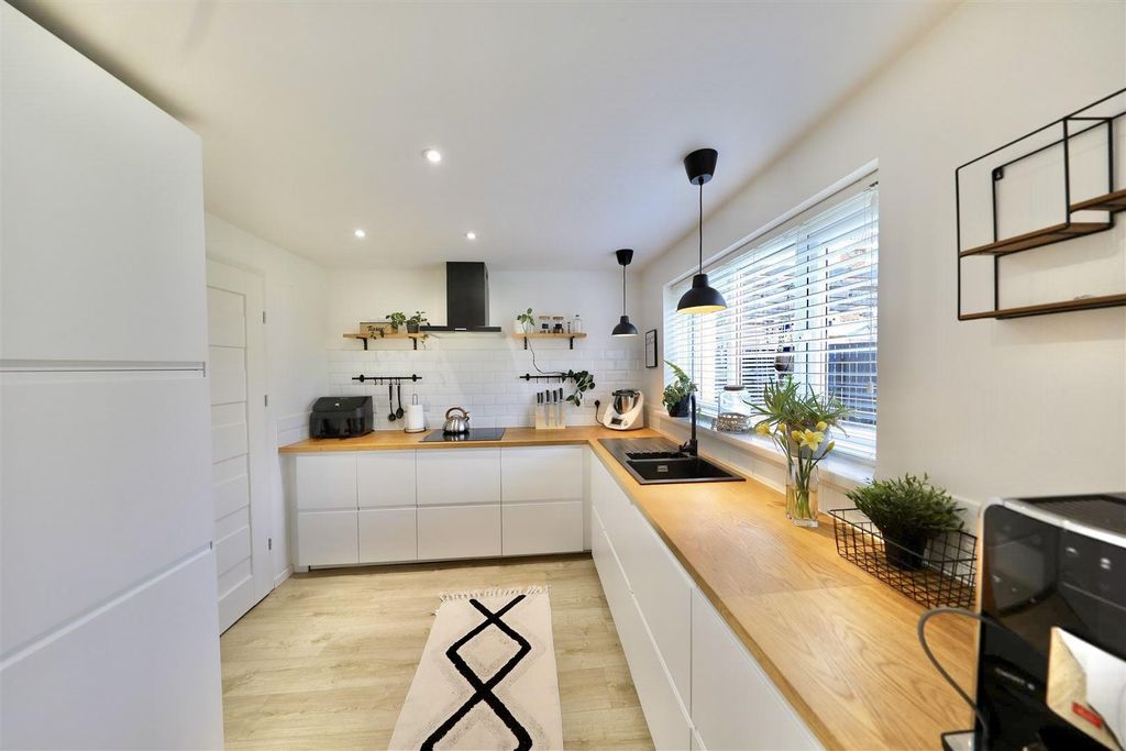 Property photo 2 of 23 Kitchen