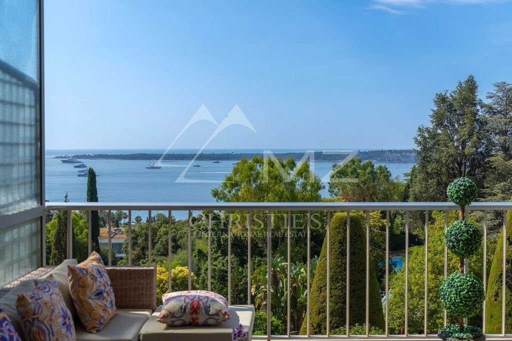 Property photo 1 of 12 2-Room Apartment With Panoramic Sea View In The Prestigious California District