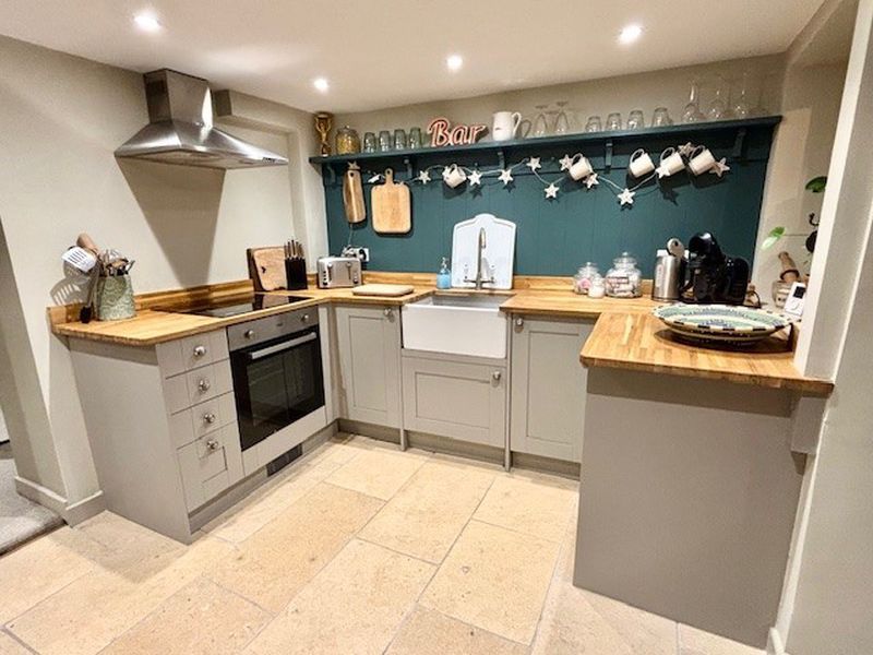 Property photo 3 of 11 Kitchen