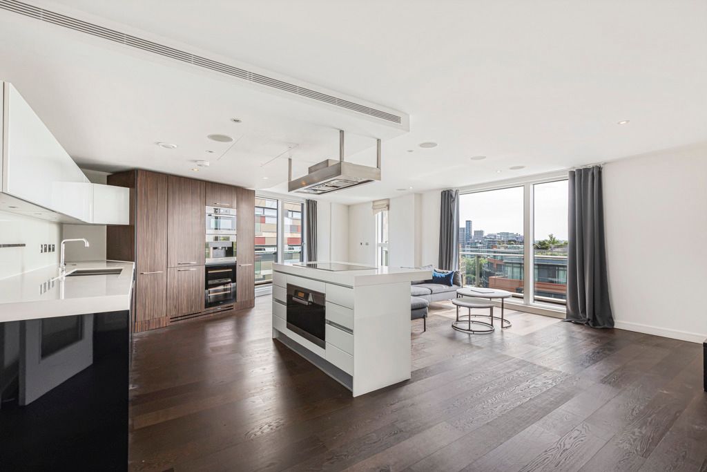 Property photo 2 of 34 Reception/Kitchen