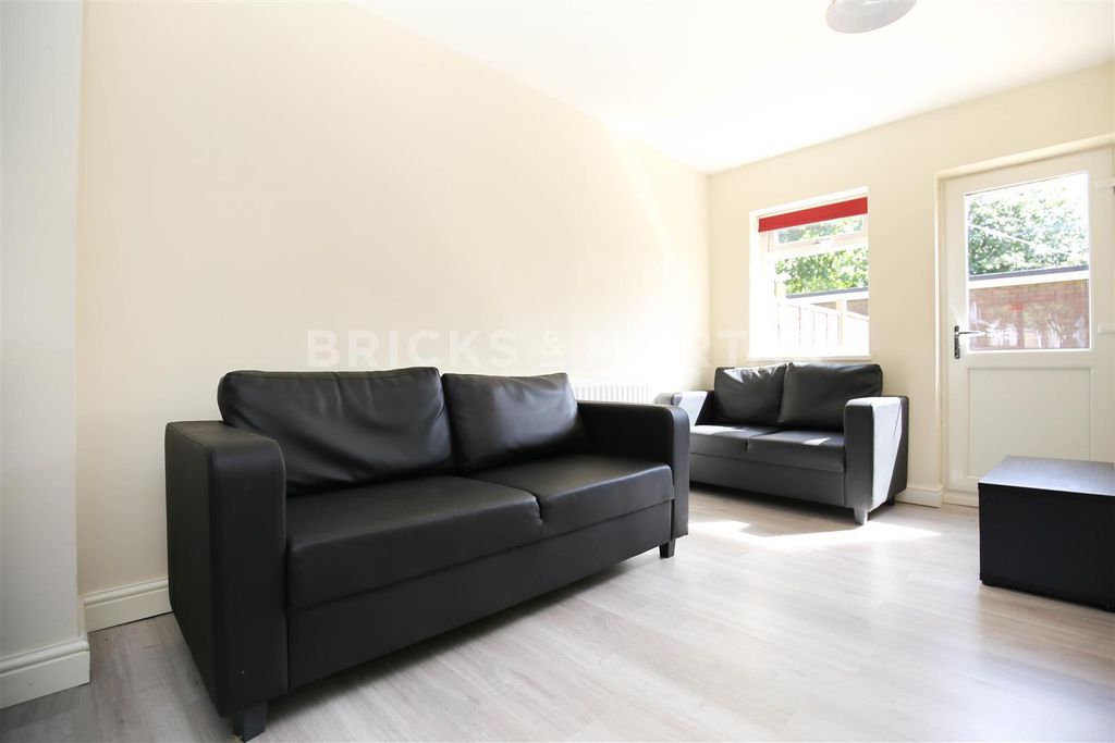 Property photo 2 of 9 Hfhqhgdlqcpmm1N7Bs-U2_K_Lgq.Jpg