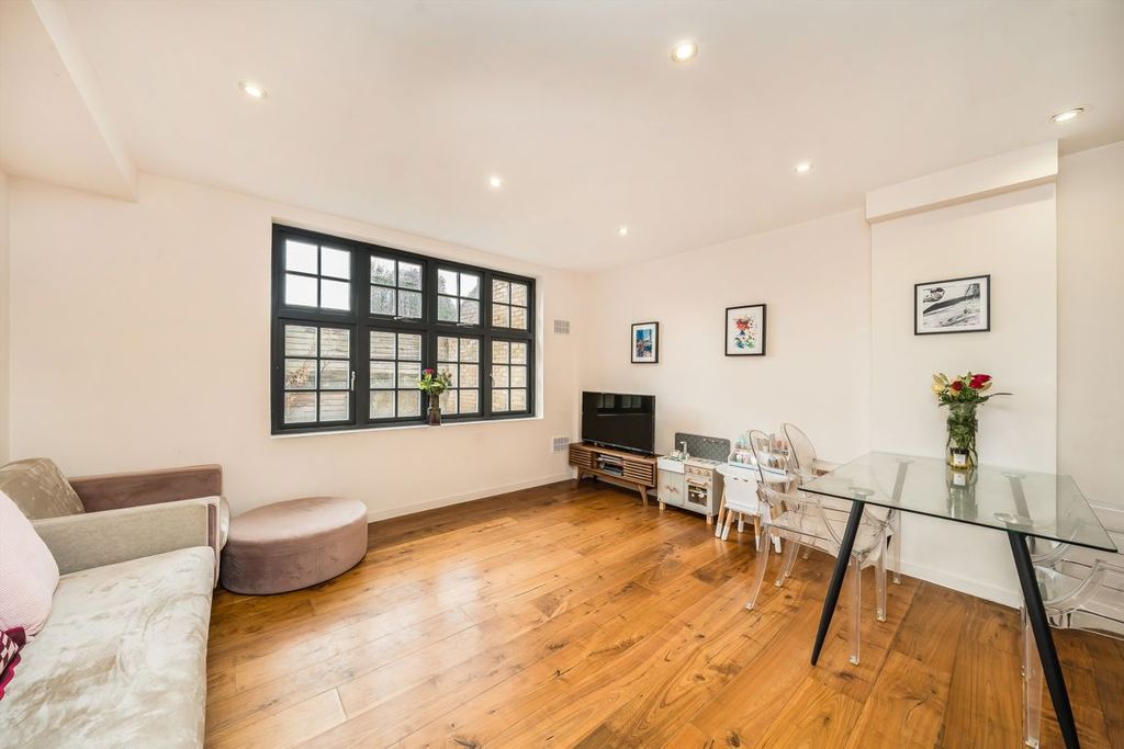 Property photo 1 of 8