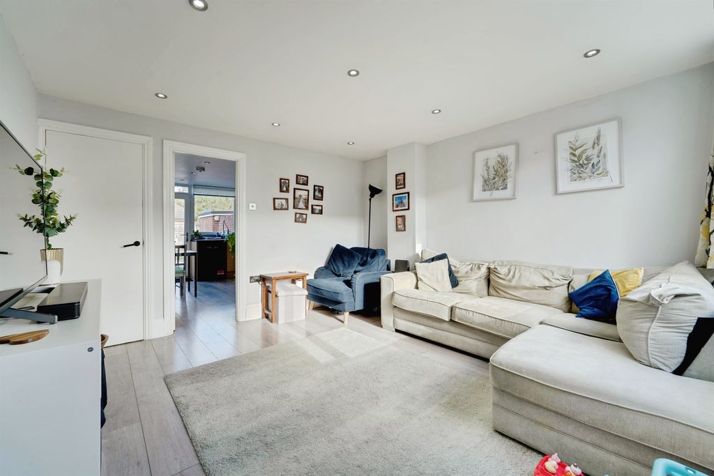 Property photo 2 of 19