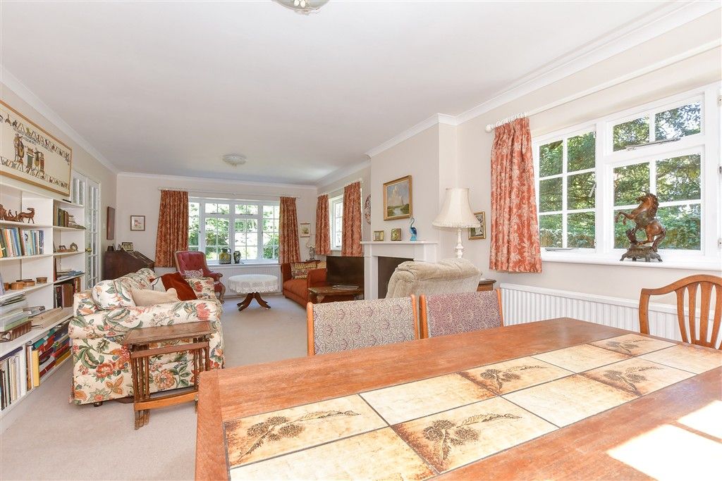 Property photo 2 of 10 Lounge