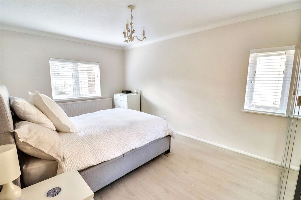 Property photo 2 of 8 Picture No. 14