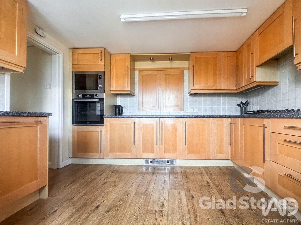 Property photo 2 of 26