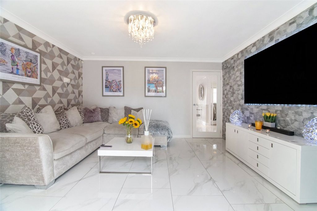 Property photo 3 of 19 Living Room