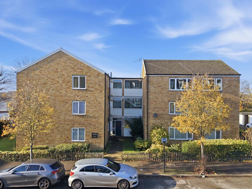 Property photo 1 of 17 Front (Exterior)