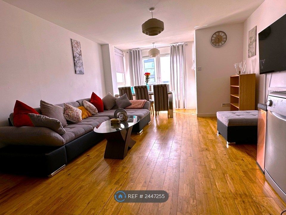 Property photo 1 of 13 Living Room / Sitting And Dining Areas