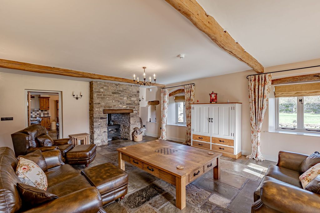 Property photo 3 of 83