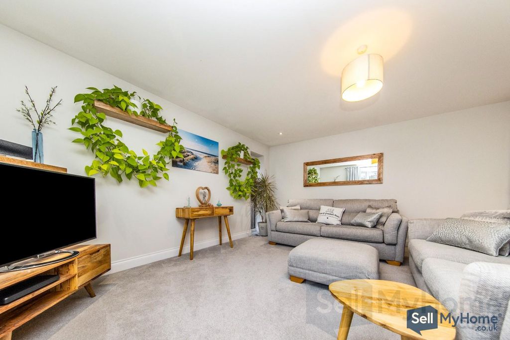 Property photo 3 of 22 Living Room