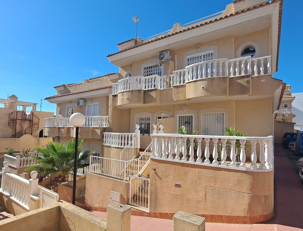 Property photo 2 of 34