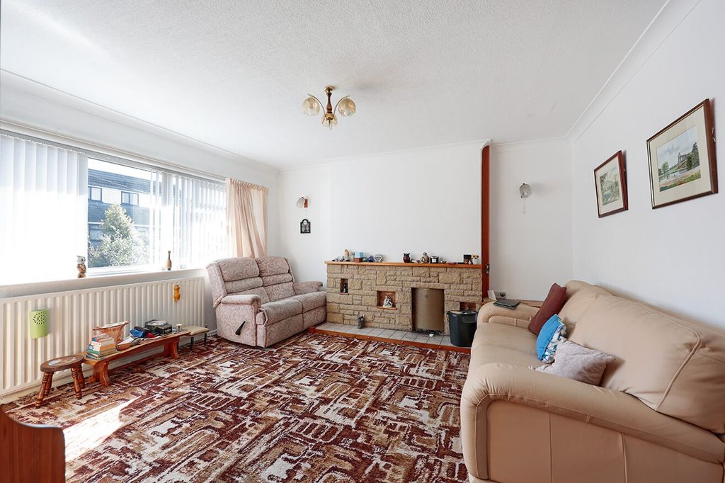 Property photo 2 of 14 4610044