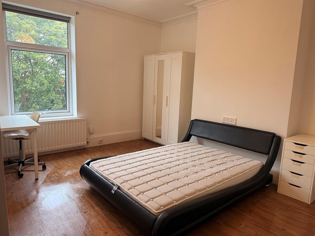 Property photo 3 of 13 Bedroom Three.Jpg
