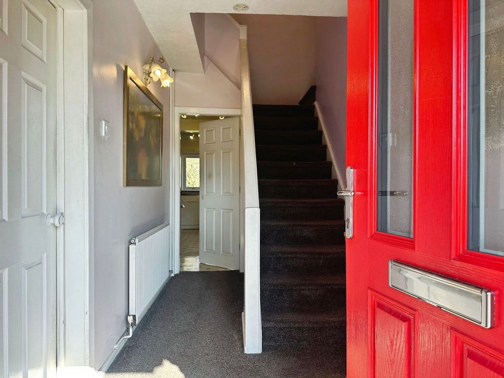 Property photo 2 of 32