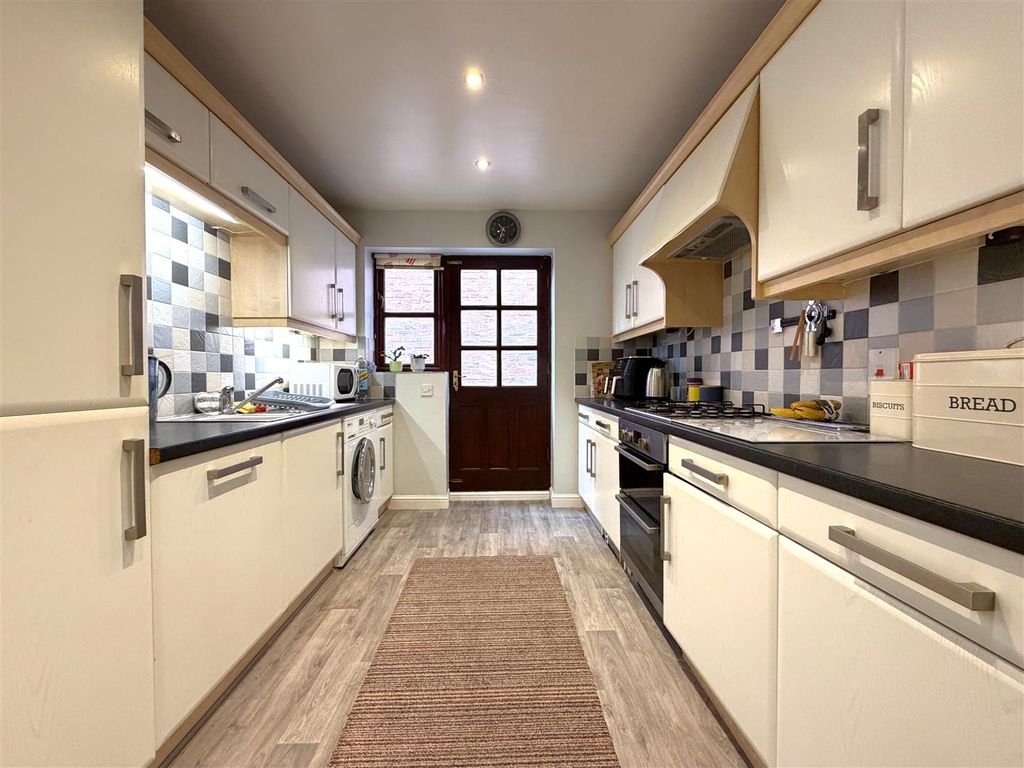 Property photo 2 of 20 Well-Appointed Kitchen 012
