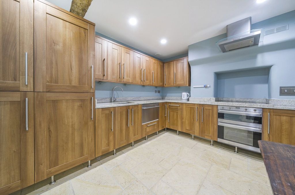 Property photo 3 of 5 Kitchen