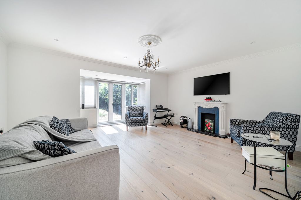 Property photo 3 of 18 1493757-18-6A58Bb...
