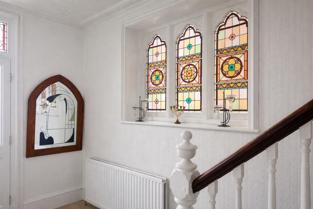 Property photo 2 of 24 Entrance Hall